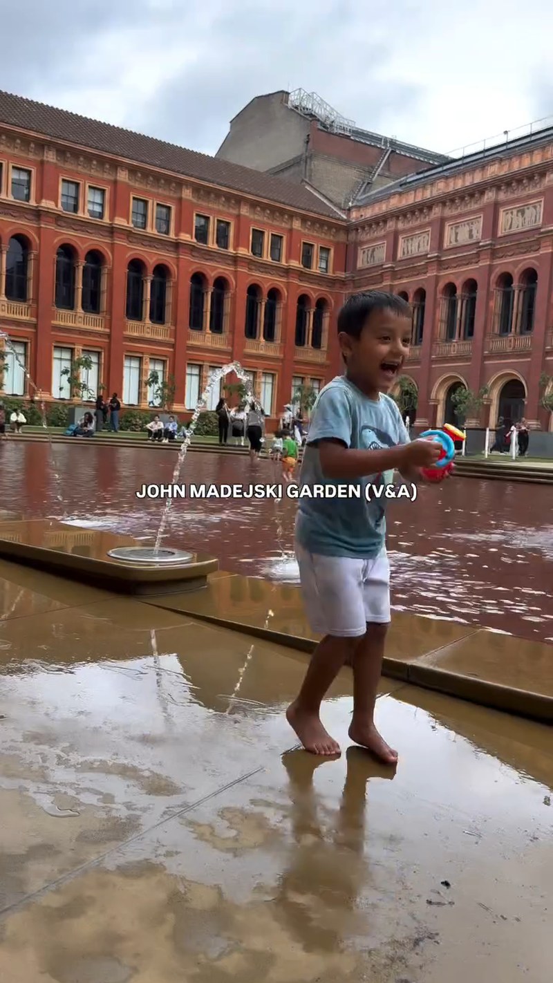 V&A fountains